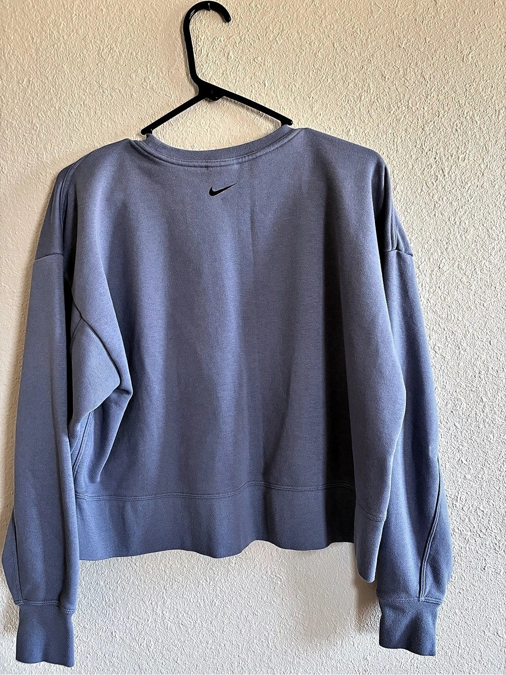 Nike Women'Small Dri-FIT Glitter Swoosh Cropped Crewneck Sweatshirt Dri-FIT